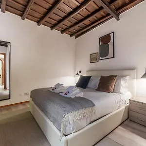 Giubbonari 23 - Fromhometorome Apartamento