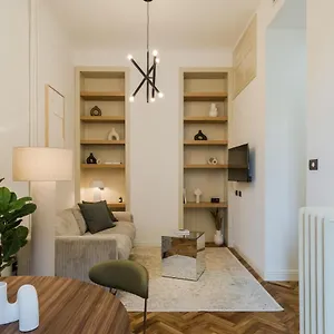 Casa Unica - Elegant With Balcony - Centrale 1 , Milan Italy